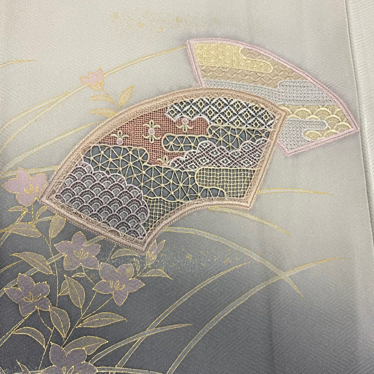 【庫存清倉】訪問服 身長162.5cm 袖長64cm M 雙層 扇子面 秋草刺繡 金彩裝飾 灰茶 純蠶絲 優品級 一つ紋