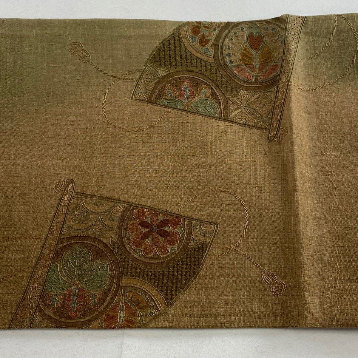 【庫存清倉】 袋帶 優品級 檜扇子 草花紋刺繡 茶 お太鼓圖案 純蠶絲