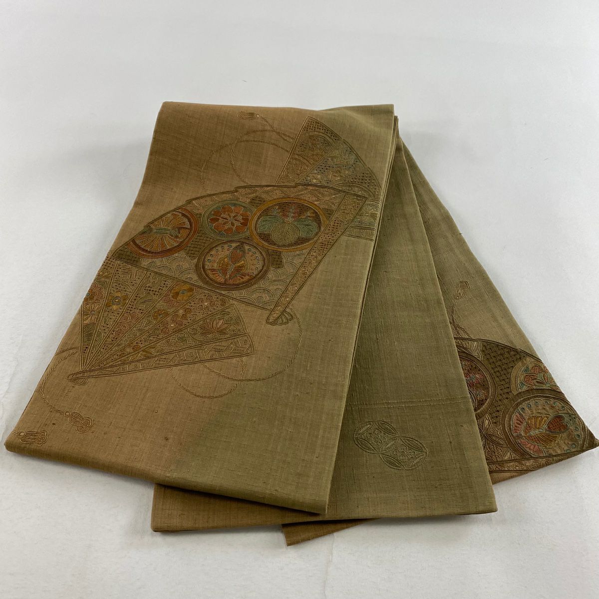 【庫存清倉】 袋帶 優品級 檜扇子 草花紋刺繡 茶 お太鼓圖案 純蠶絲