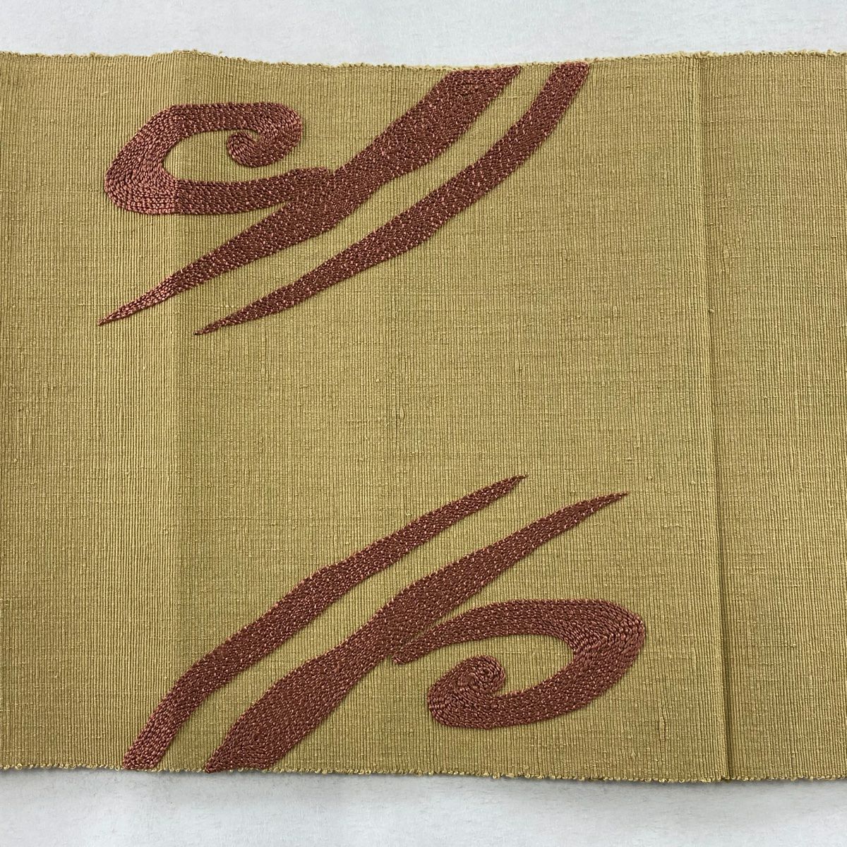 【庫存清倉】 名古屋帶 美品 名品級 松樹葉仕立 雙層名古屋帶 渦卷刺繡 米色 純蠶絲