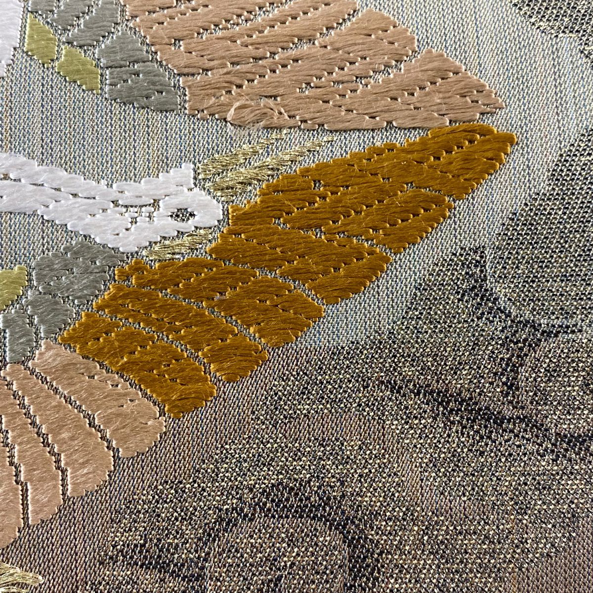 【庫存清倉】 袋帶 美品 逸品級 關西仕立 雛仙鶴 雲紋 刺繡 金金箔 灰茶 六通 純蠶絲