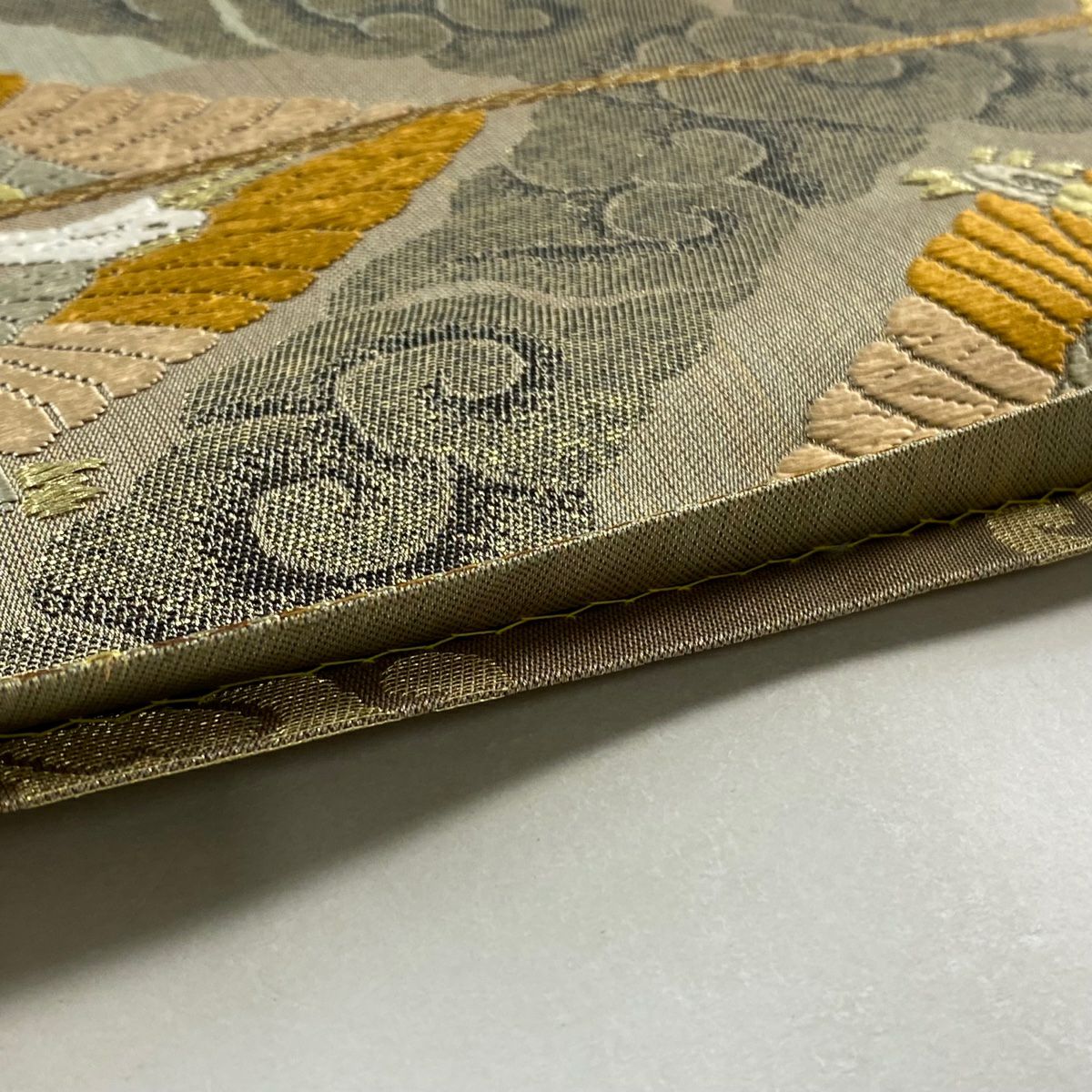 【庫存清倉】 袋帶 美品 逸品級 關西仕立 雛仙鶴 雲紋 刺繡 金金箔 灰茶 六通 純蠶絲