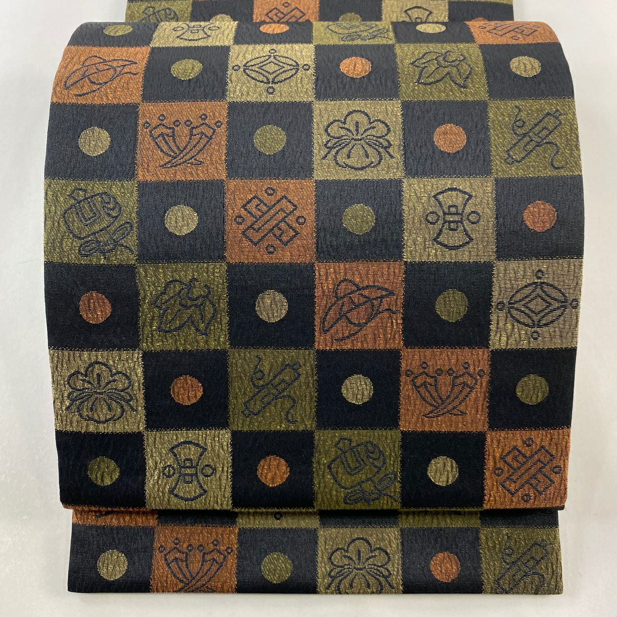 【清倉特賣】 袋帶 美品 逸品級 堀廣志 落款有 寶物滿載 市松樹 黑色 六通 純蠶絲
