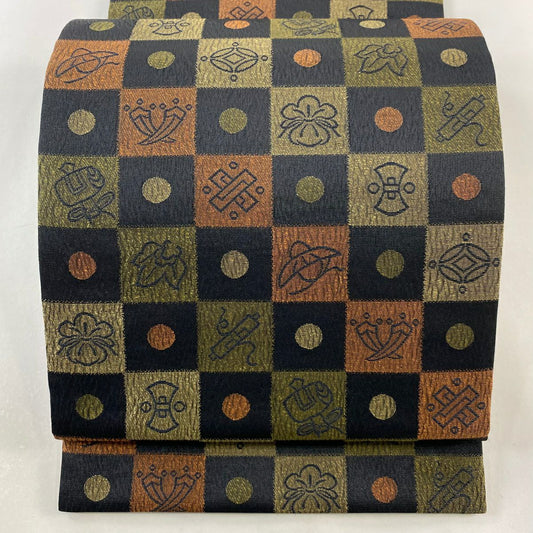 【清倉特賣】 袋帶 美品 逸品級 堀廣志 落款有 寶物滿載 市松樹 黑色 六通 純蠶絲