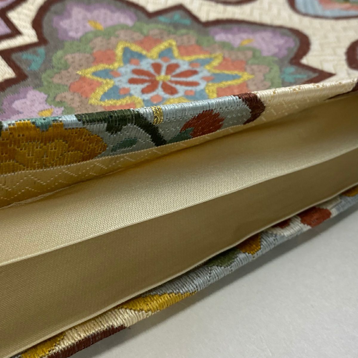 【庫存清倉】 袋帶 逸品級 華紋 草花紋紋 刺繡 金線 米色 全通 純蠶絲