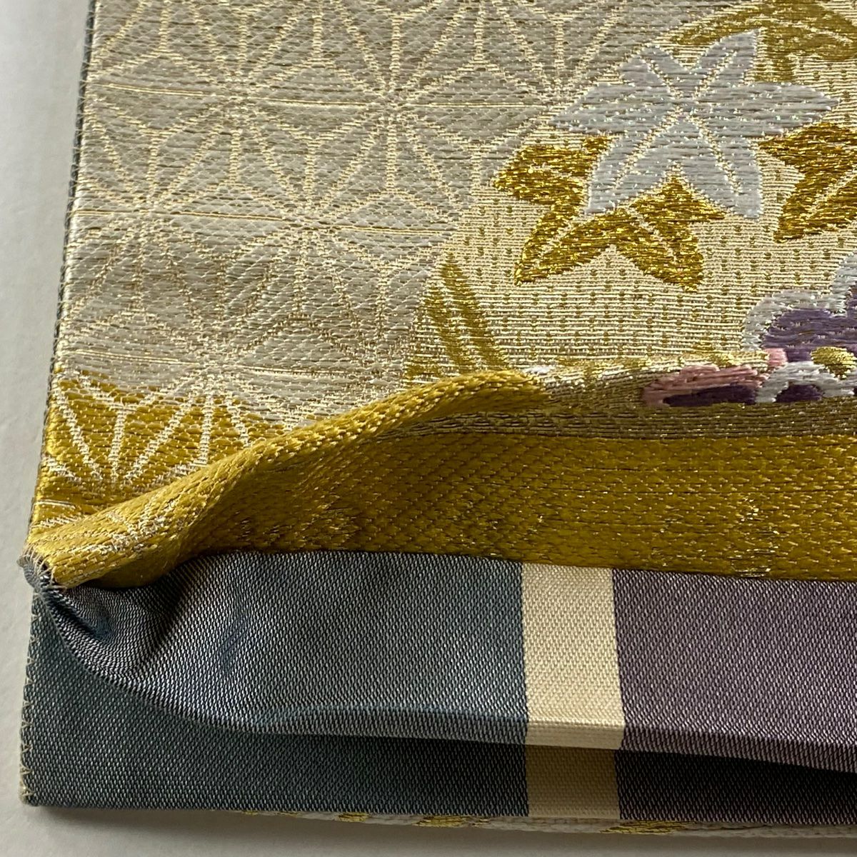 【庫存清倉】 袋帶 美品 名品級 振袖禮服禮服用 鞠 草花紋 唐織 金銀彩 金色 六通 純蠶絲