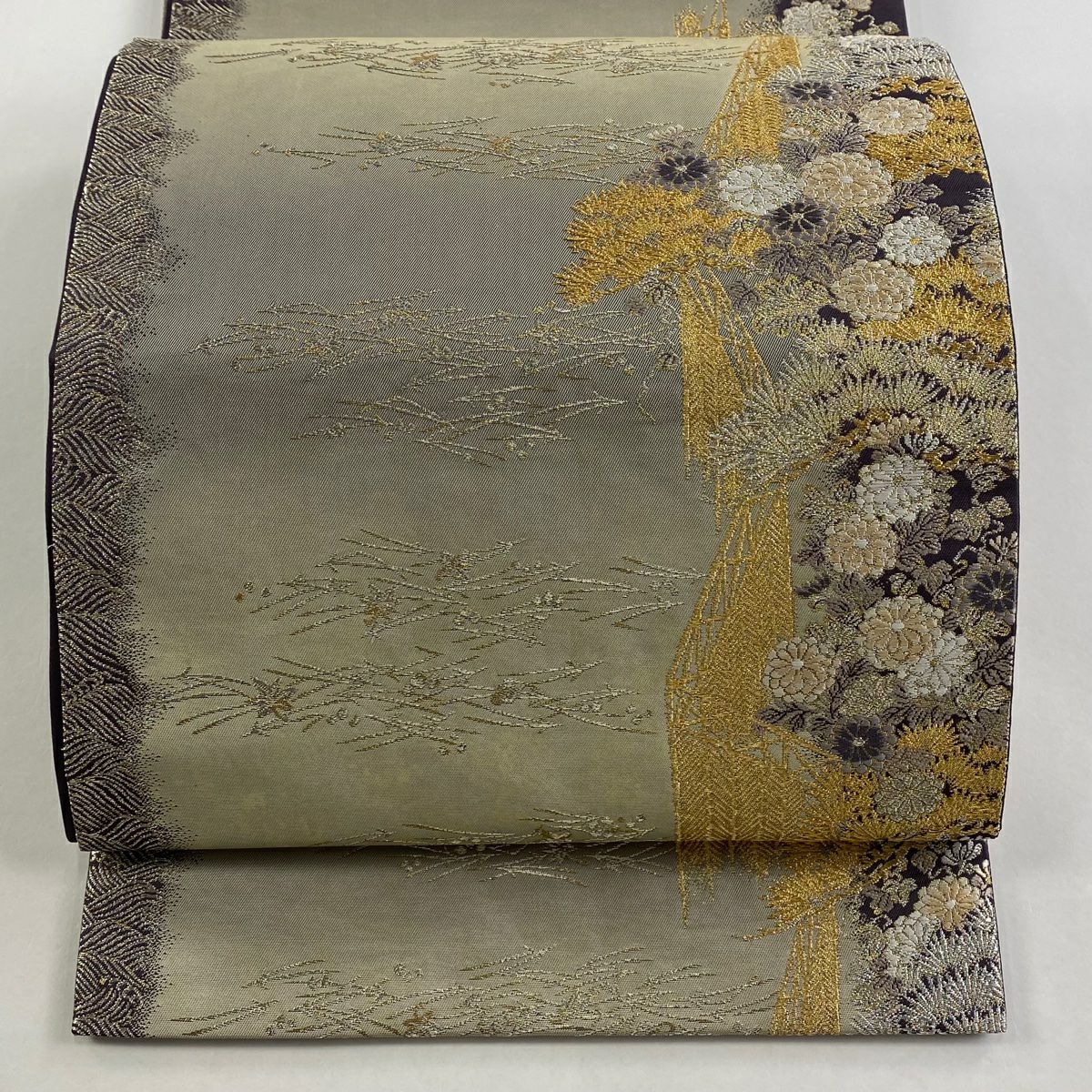 【庫存清倉】 袋帶 美品 名品級 加納幸 落款 鈴乃屋 菊花 松樹 金銀絲 金金箔 茶綠 お太鼓圖案 純蠶絲