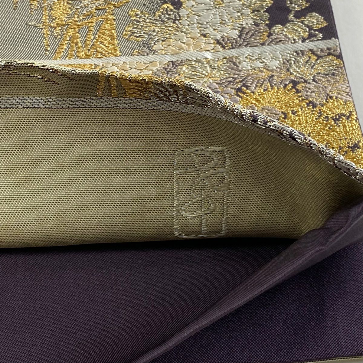 【庫存清倉】 袋帶 美品 名品級 加納幸 落款 鈴乃屋 菊花 松樹 金銀絲 金金箔 茶綠 お太鼓圖案 純蠶絲