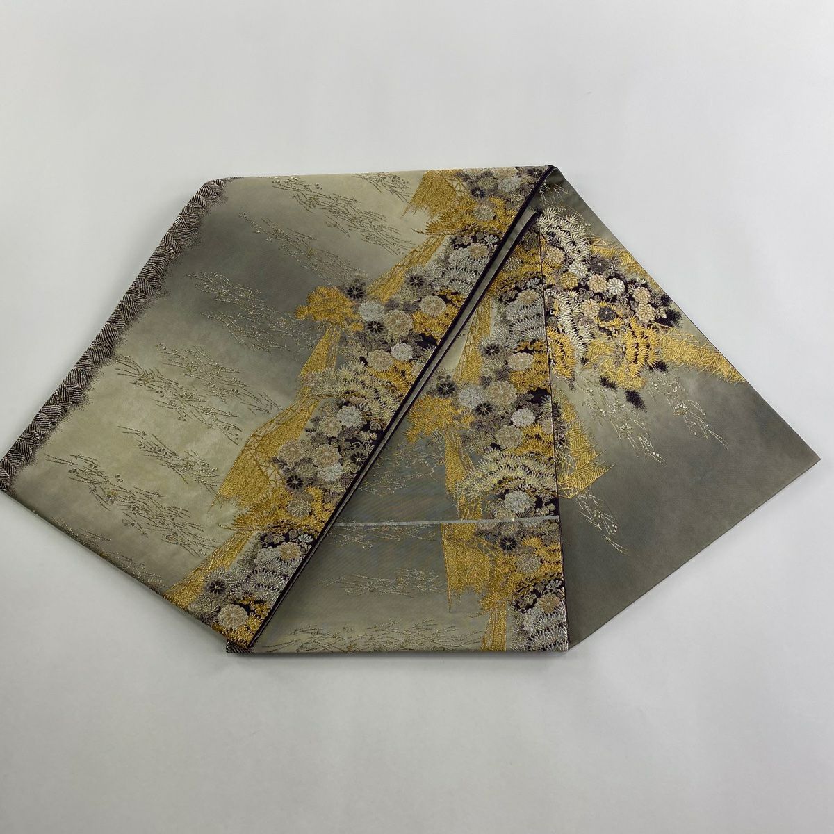 【庫存清倉】 袋帶 美品 名品級 加納幸 落款 鈴乃屋 菊花 松樹 金銀絲 金金箔 茶綠 お太鼓圖案 純蠶絲