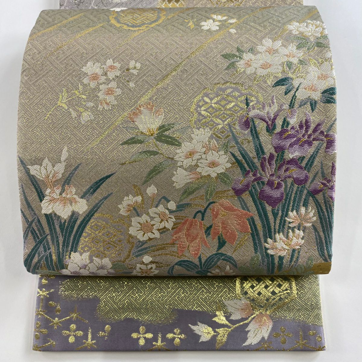 【庫存清倉】 袋帶 名品級 手先二通り 四季彩花紋 吉祥有職紋 刺繡 金金箔 灰紫 お太鼓圖案 純蠶絲