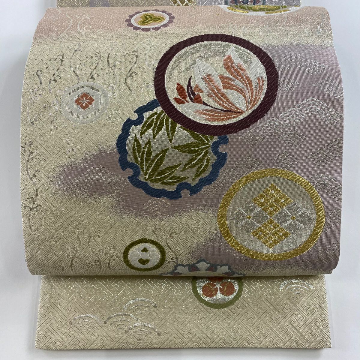 【庫存清倉】 袋帶 名品級 手先二通り 四季彩花紋 吉祥有職紋 刺繡 金金箔 灰紫 お太鼓圖案 純蠶絲