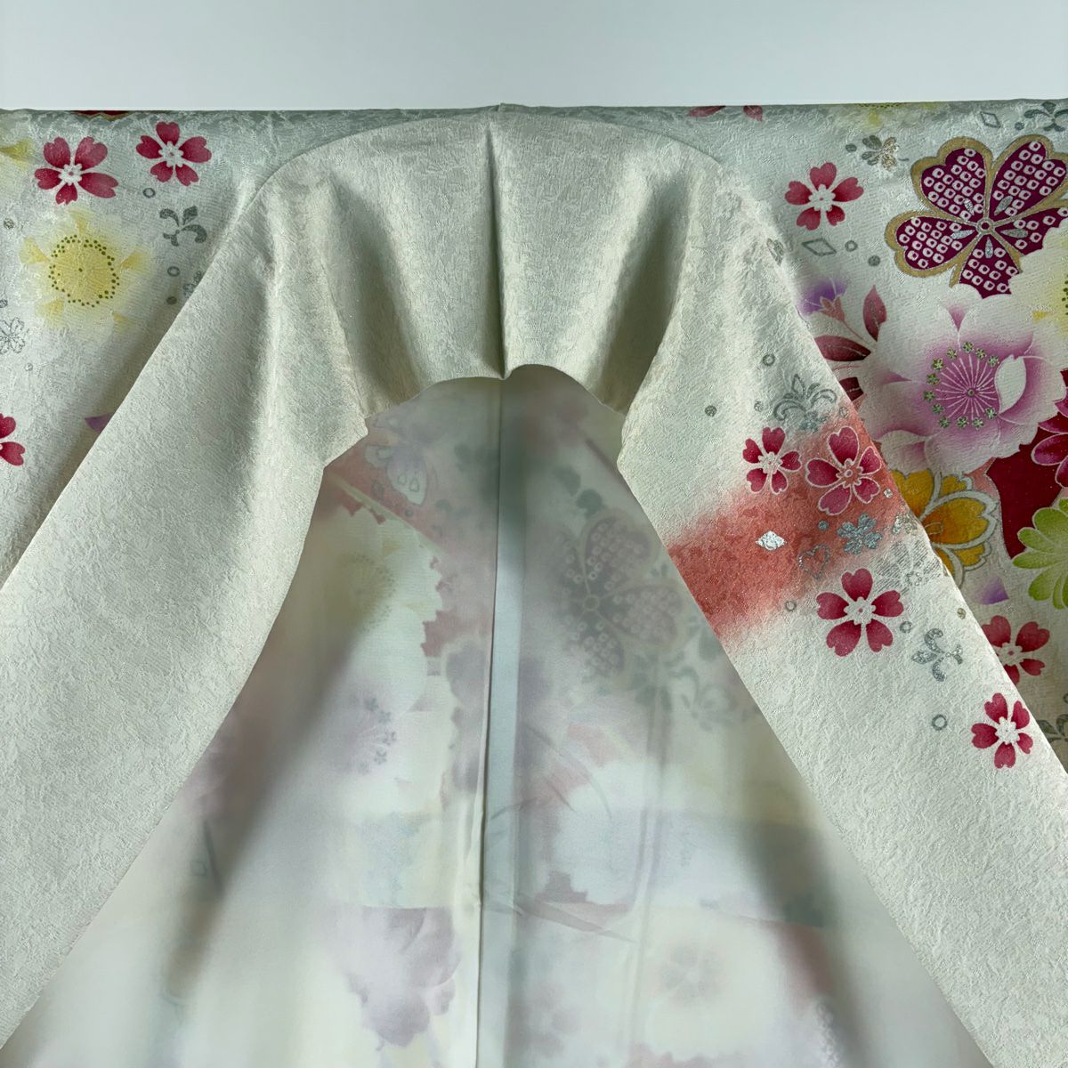 【庫存清倉】振袖禮服 身長170.5cm 袖長69.5cm L 雙層 牡丹 櫻花 刺繡 金銀彩 奶油色 純蠶絲 逸品級