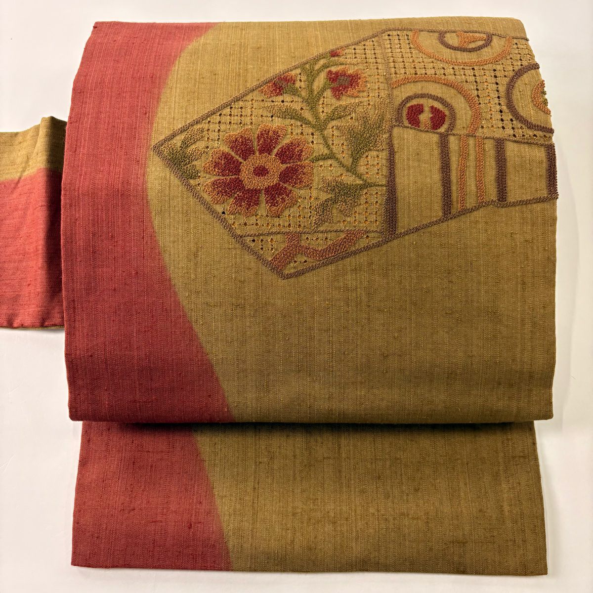 【庫存清倉】 名古屋帶 美品 秀品級 紬織織 草花紋紋 幾何學圖案 刺繡 茶綠 純蠶絲
