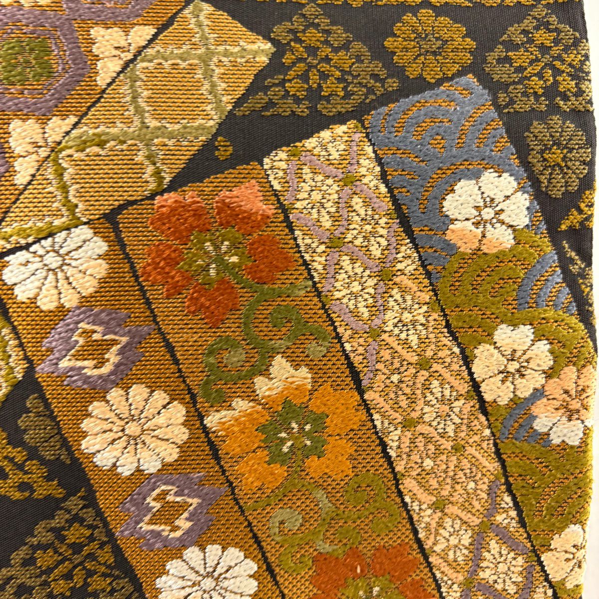 【庫存清倉】 袋帶 美品 名品級 手先二通り 草花紋 松樹皮菱 墨 深藍色 お太鼓圖案 純蠶絲