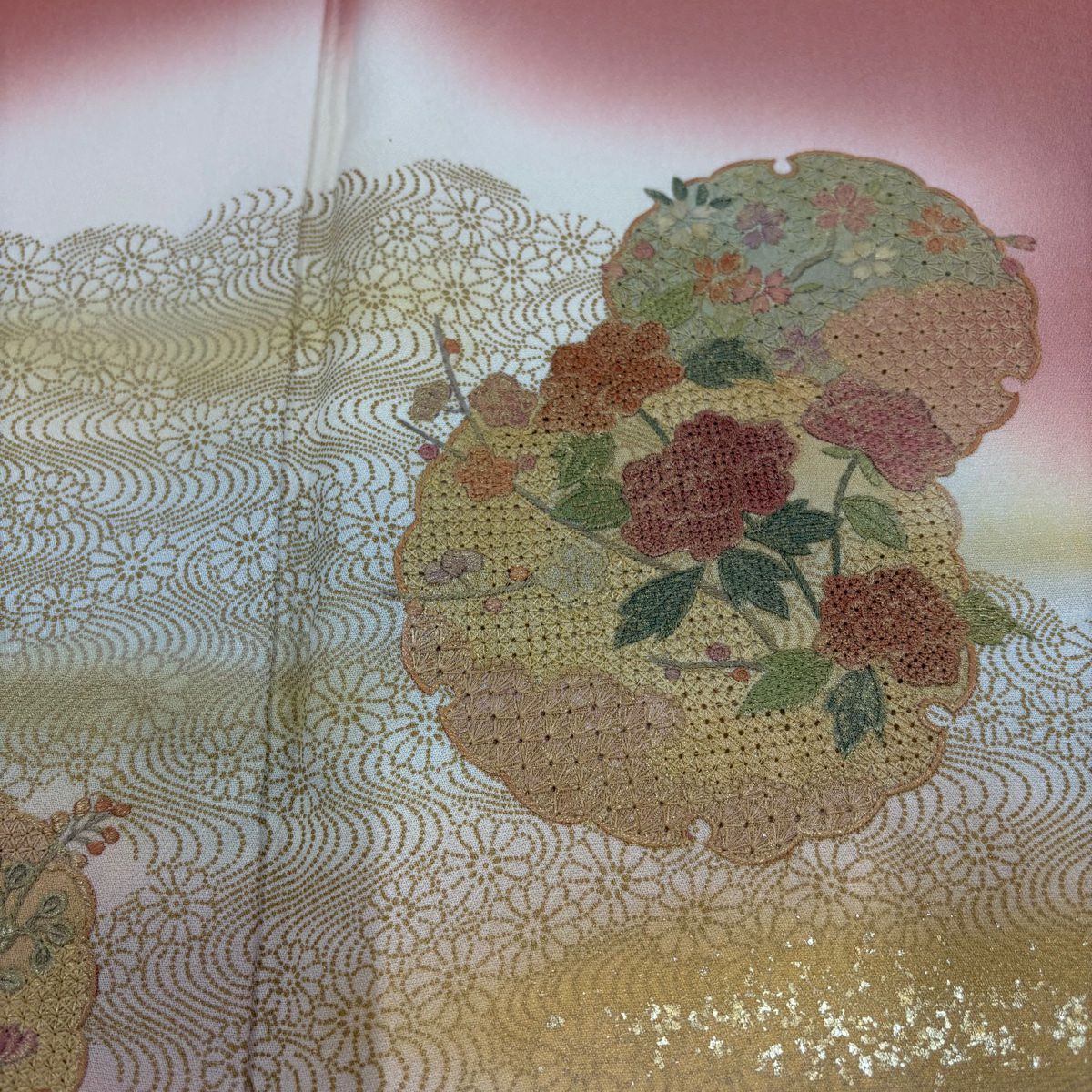 訪問服 身長158cm 袖長64cm M 雙層 雪輪 草花紋紋 刺繡 金彩裝飾 粉米色 純蠶絲 秀品級