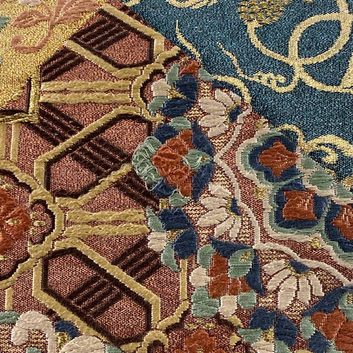 袋帶 秀品級 關西仕立 裂取鴛鴦唐草紋圓文 草花紋刺繡 金絲 小豆色 大鼓圖案 純蠶絲