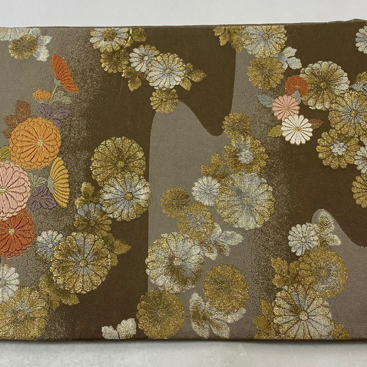 袋帶 秀品級 關西仕立 雛菊花 刺繡 金金箔 淺茶 六通 純蠶絲