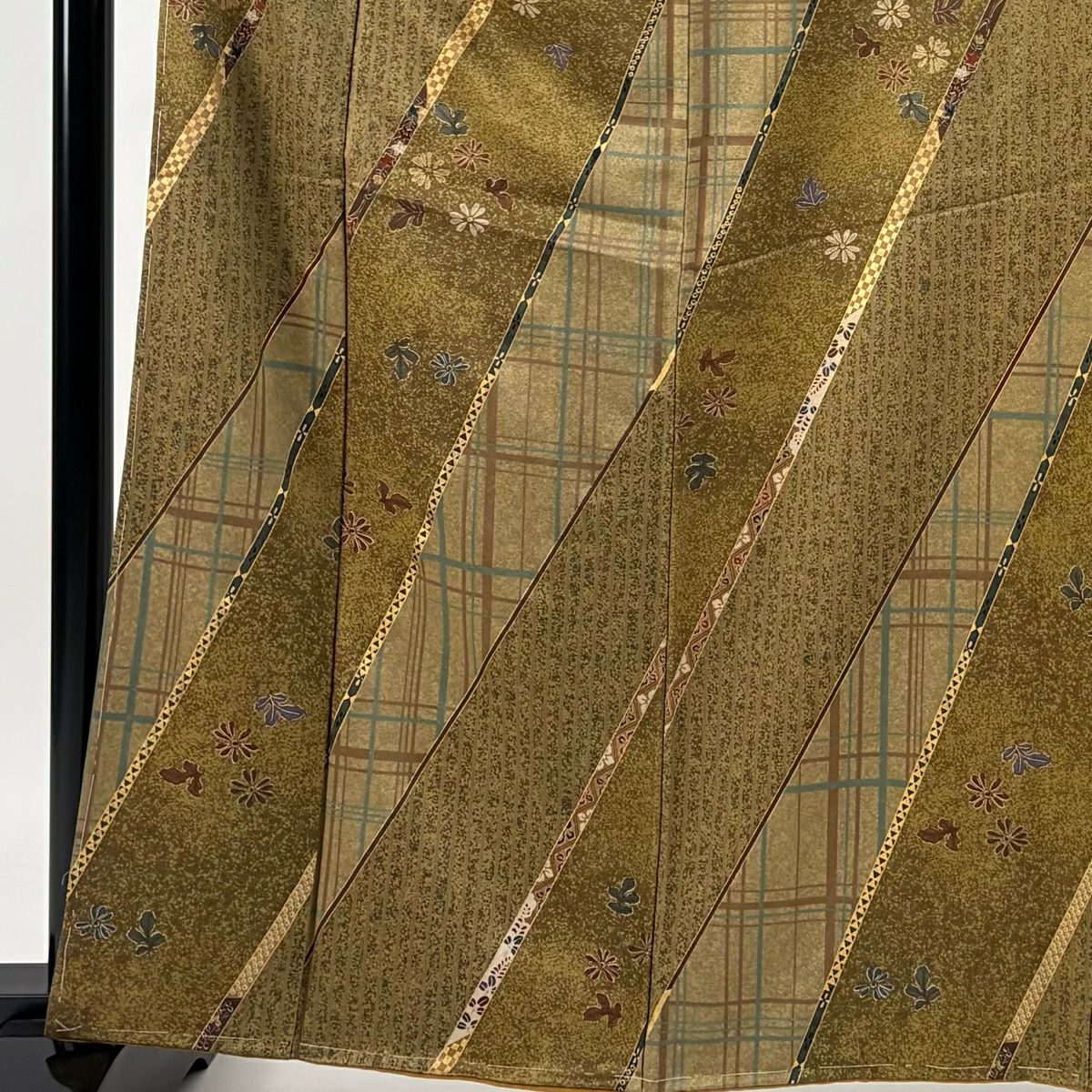 【美品】 小紋 身長165cm 袖長63cm S 雙層 斜紋 草花紋紋 金彩裝飾 山吹茶 純蠶絲 秀品級