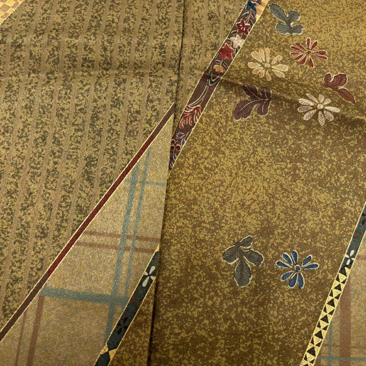 【美品】 小紋 身長165cm 袖長63cm S 雙層 斜紋 草花紋紋 金彩裝飾 山吹茶 純蠶絲 秀品級