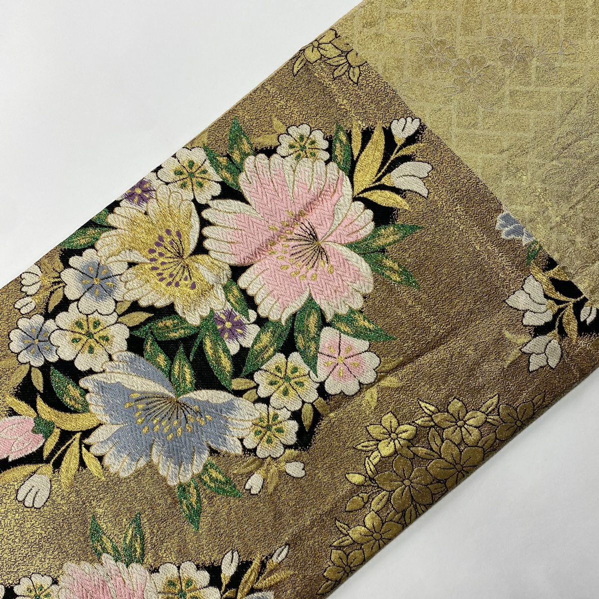 【美品】 袋帶 秀品級 草花紋紋 菱形 金金箔 唐織 金 六通 純蠶絲