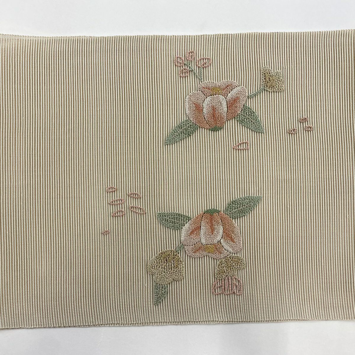 名古屋帶 美品 名品級 夏帶 八寸名古屋帶 草花紋紋 松樹皮菱 相良刺繡 米色 純蠶絲