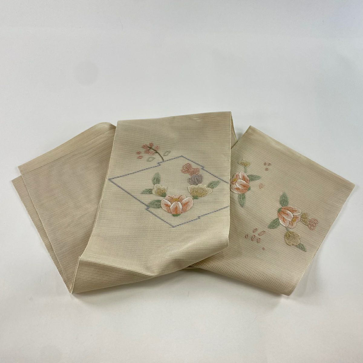 名古屋帶 美品 名品級 夏帶 八寸名古屋帶 草花紋紋 松樹皮菱 相良刺繡 米色 純蠶絲