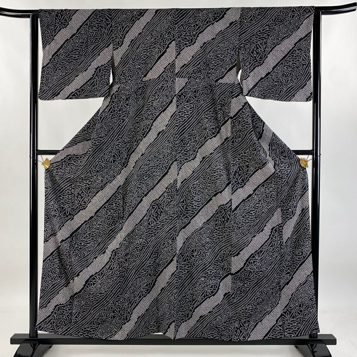 【庫存清倉】 【美品】 小紋 身長156.5cm 袖長63cm S 雙層 花紋 毘沙門龜甲 絞染 黑 純蠶絲 名品級