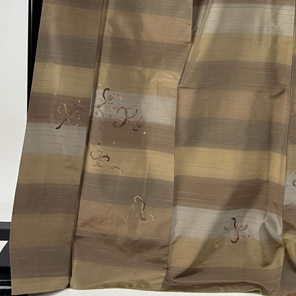 【美品】 付下 身長174cm 袖長66.5cm M 雙層 蒋雪英 紬織織 落款 花橫縞 刺繡 茶 純蠶絲 逸品級