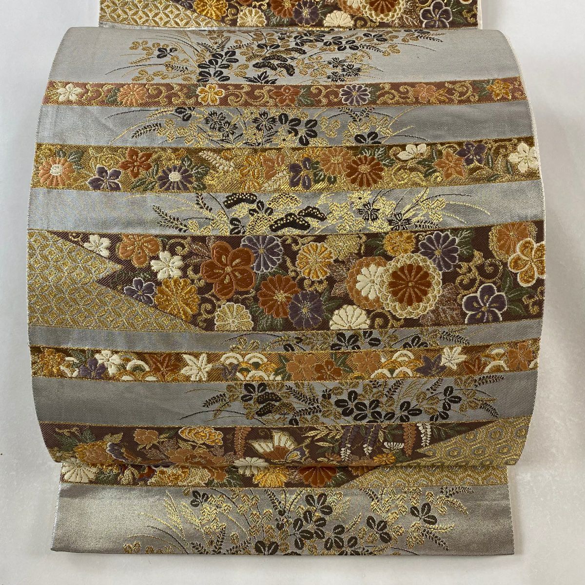 袋帶 美品 秀品級 蝶 草花紋 唐織 金金箔 銀色 六通 純蠶絲