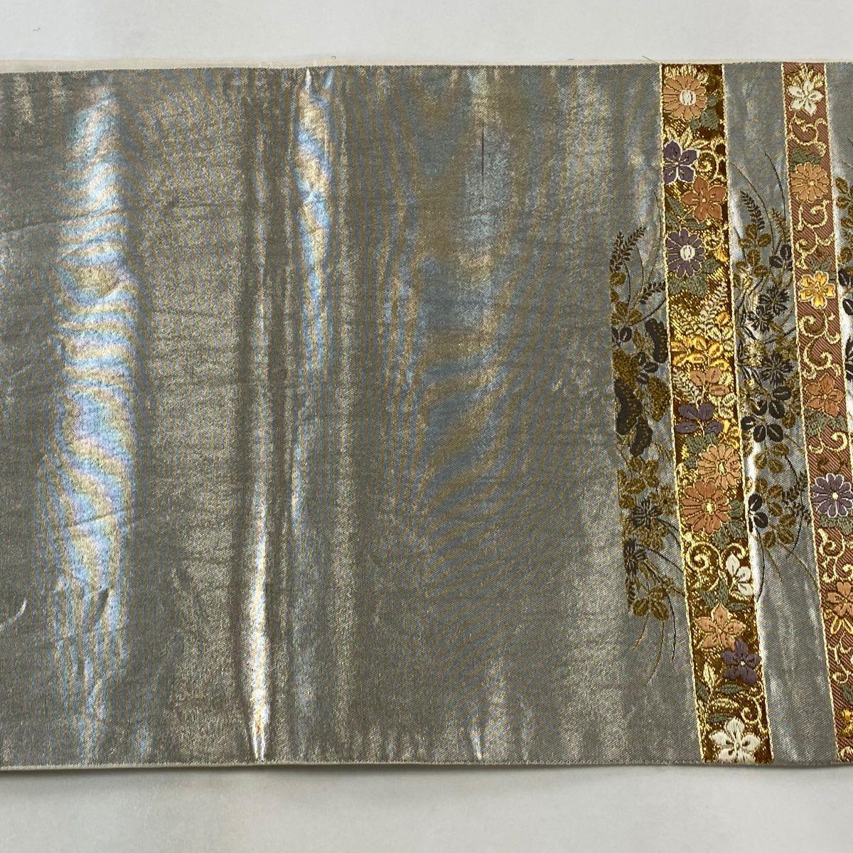 袋帶 美品 秀品級 蝶 草花紋 唐織 金金箔 銀色 六通 純蠶絲