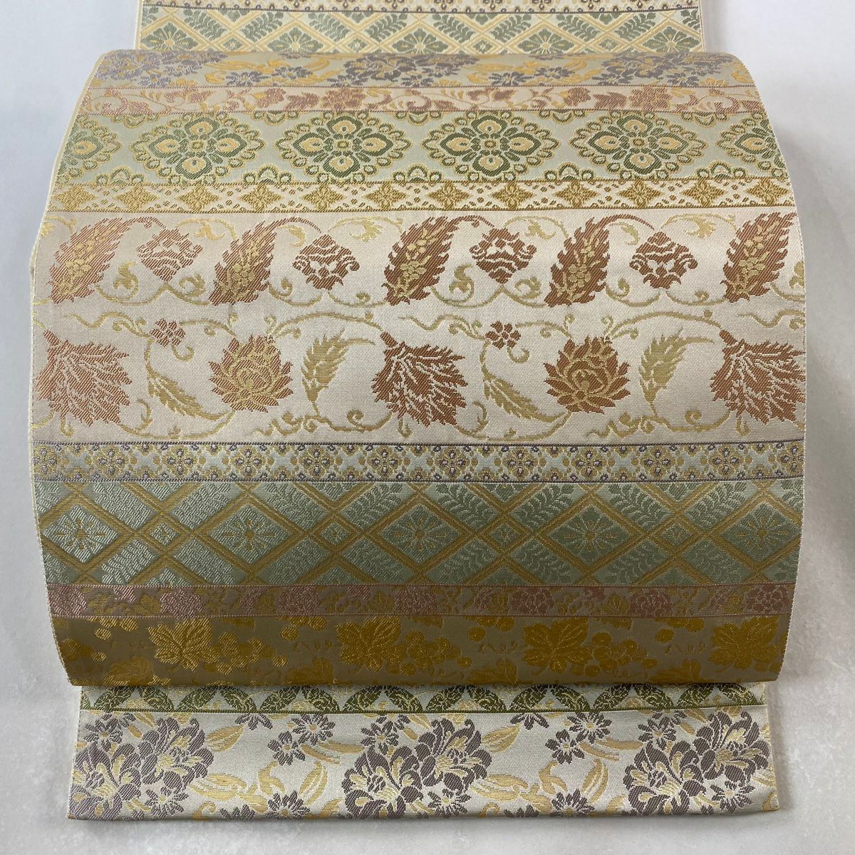 【美品】 袋帶 逸品級 金金箔屋清兵衛 落款 花唐草紋 葡萄 金金箔 米色 六通 純蠶絲