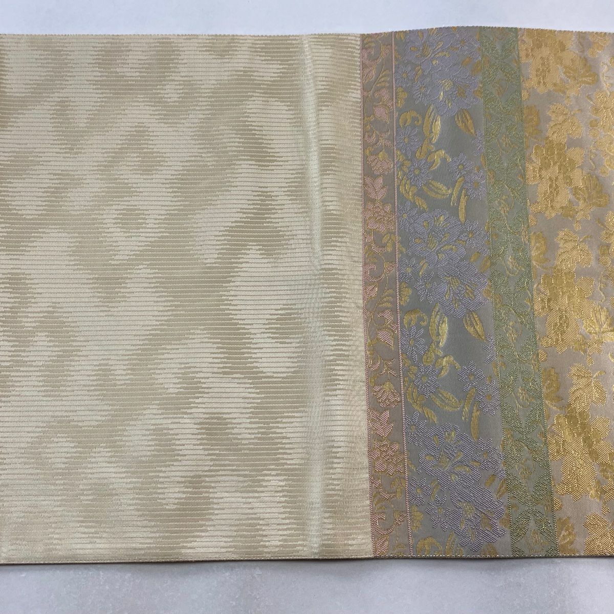 【美品】 袋帶 逸品級 金金箔屋清兵衛 落款 花唐草紋 葡萄 金金箔 米色 六通 純蠶絲