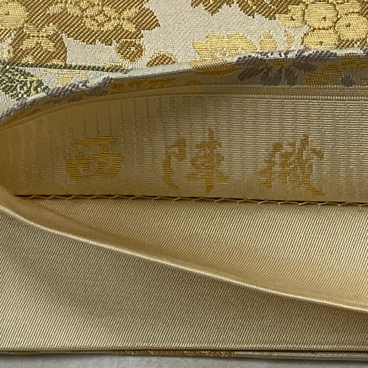 【美品】 袋帶 逸品級 金金箔屋清兵衛 落款 花唐草紋 葡萄 金金箔 米色 六通 純蠶絲