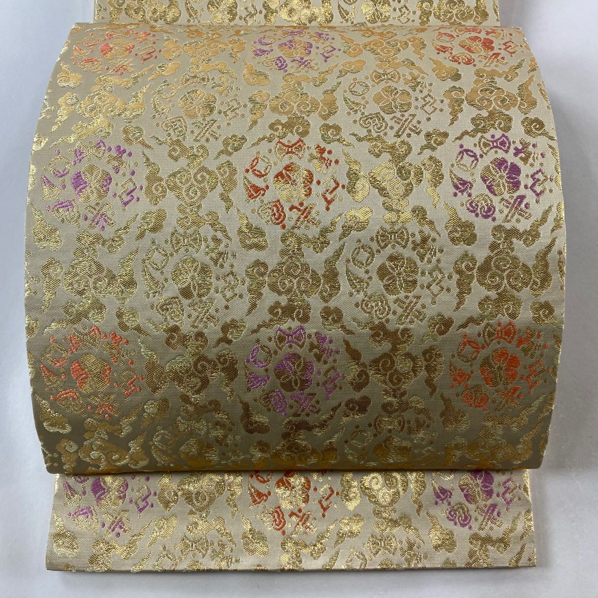 【美品】開口名古屋帶 逸品級 龍村美術織物 落款有 比翼仕立 雲梅花花紋 草花紋 金絲 金金箔 米色 純蠶絲