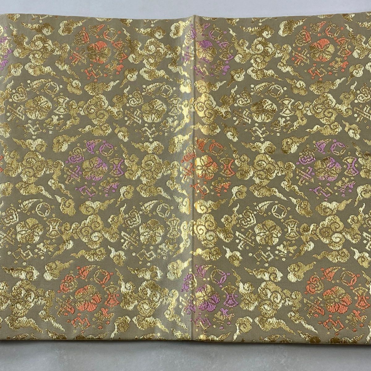 【美品】開口名古屋帶 逸品級 龍村美術織物 落款有 比翼仕立 雲梅花花紋 草花紋 金絲 金金箔 米色 純蠶絲