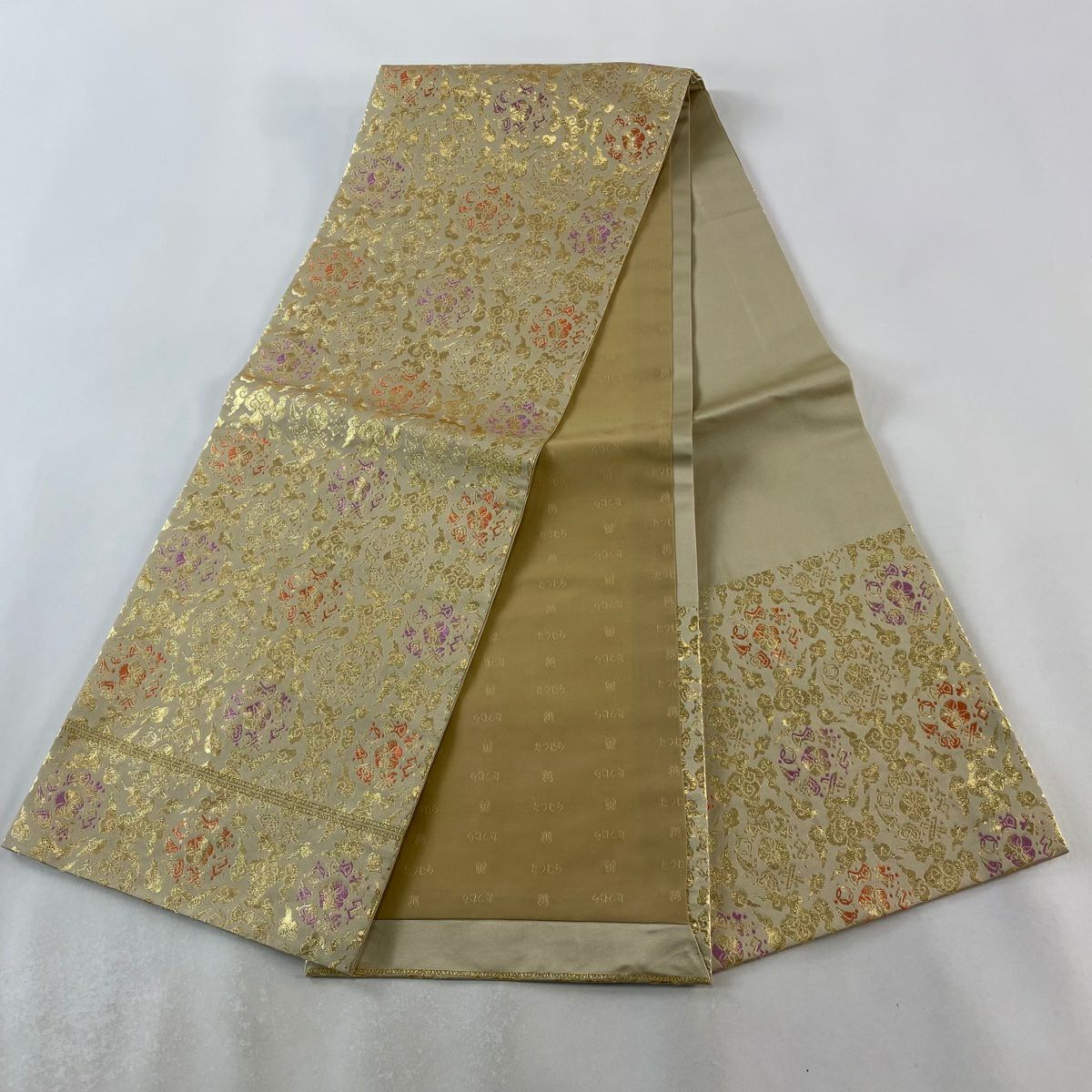 【美品】開口名古屋帶 逸品級 龍村美術織物 落款有 比翼仕立 雲梅花花紋 草花紋 金絲 金金箔 米色 純蠶絲
