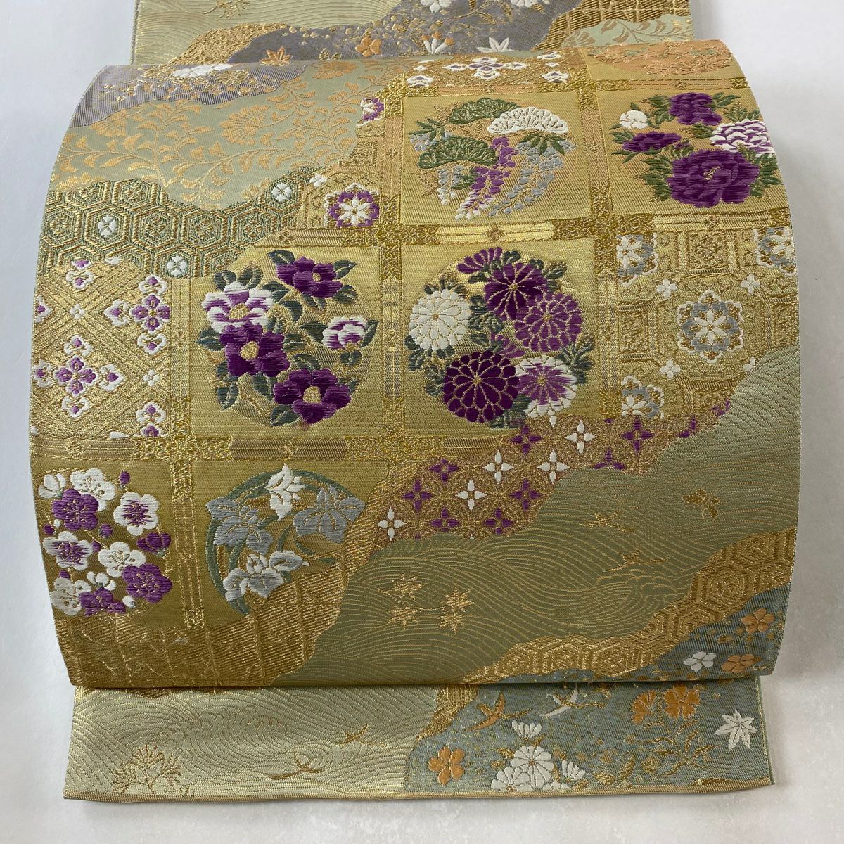 袋帶 逸品級 じゅらく 落款あり じゅらく帝王紫 格天井 草花紋 金糸 金金箔 金色 お太鼓柄 純蠶絲