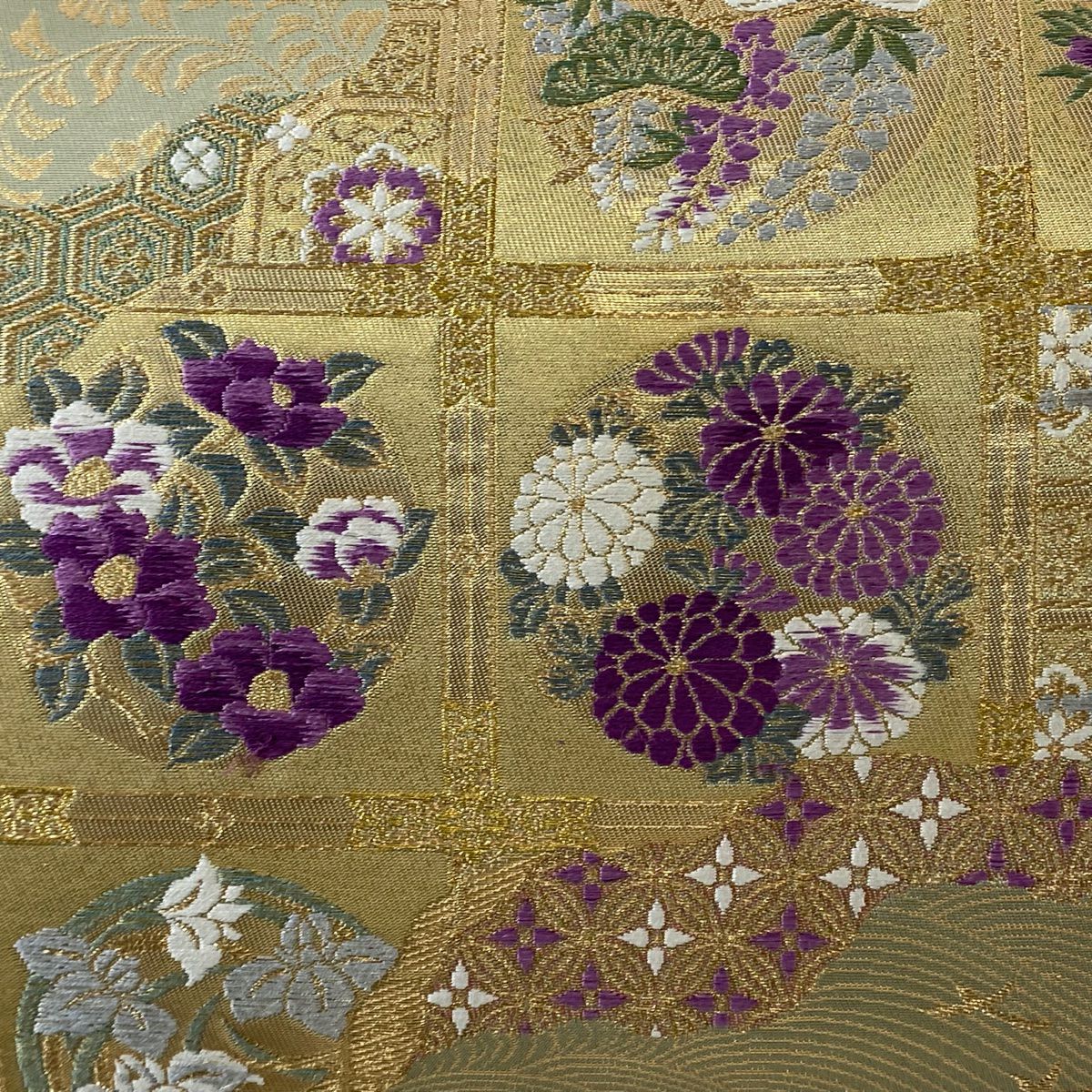 袋帶 逸品級 じゅらく 落款あり じゅらく帝王紫 格天井 草花紋 金糸 金金箔 金色 お太鼓柄 純蠶絲