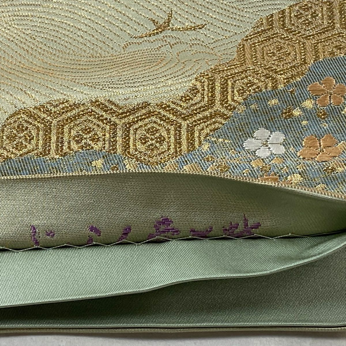 袋帶 逸品級 じゅらく 落款あり じゅらく帝王紫 格天井 草花紋 金糸 金金箔 金色 お太鼓柄 純蠶絲