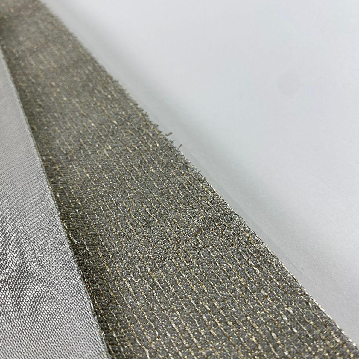 【美品】 袋帶 秀品級 深山溪谷紋樣 拉麵線 金金箔 金色 六通 純蠶絲