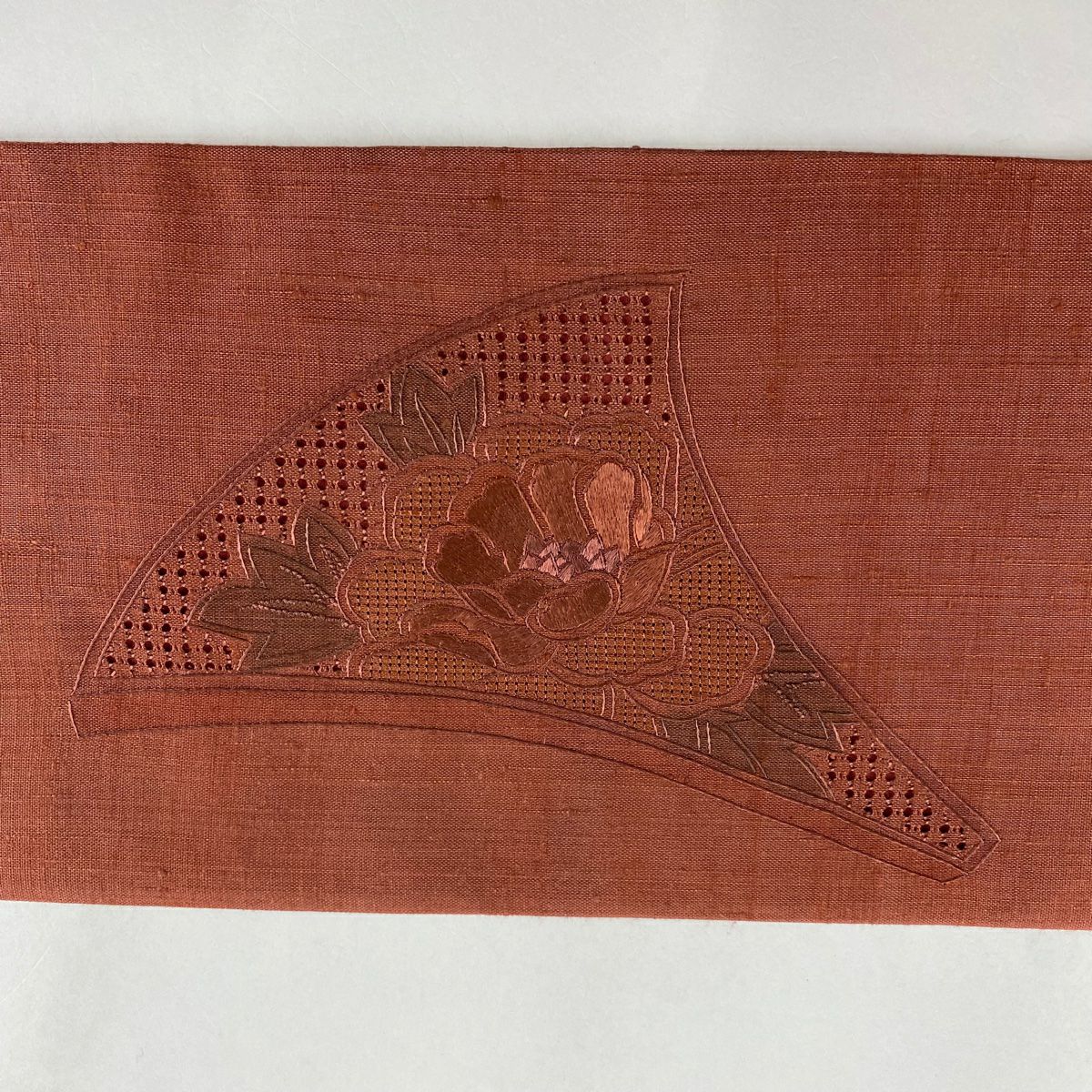 名古屋帶 秀品級 紬織織 雪輪 牡丹 刺繡 茜 純蠶絲