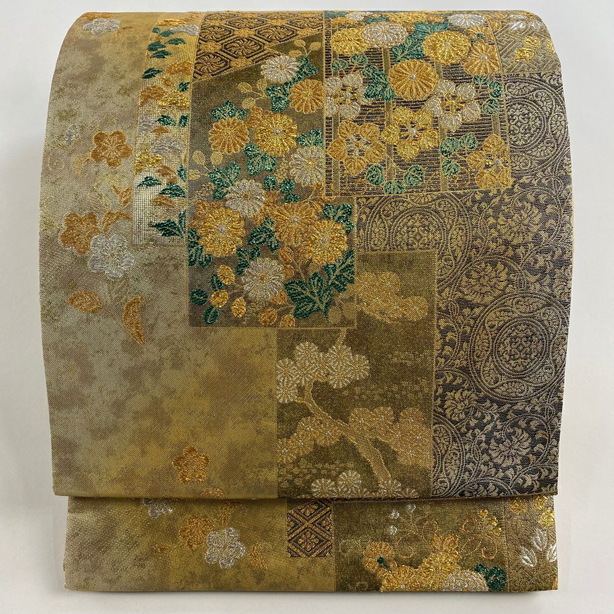 【美品】 袋帶 秀品級 短冊松樹映文 菊花 金金箔 金銀彩 金 六通 純蠶絲