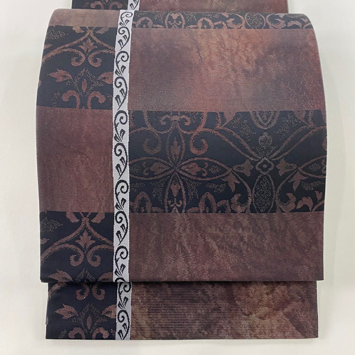 【美品】 袋帶 秀品級 橫段 幾何學 金金箔 茶紫 六通 純蠶絲