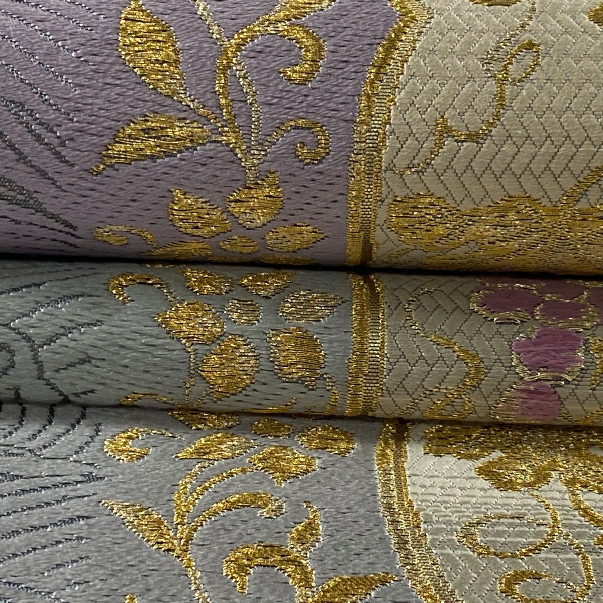 【美品】 袋帶 逸品級 じゅらく 落款あり 紫華麗人 葡萄 波 金糸 唐織 薄紫 お太鼓柄 純蠶絲