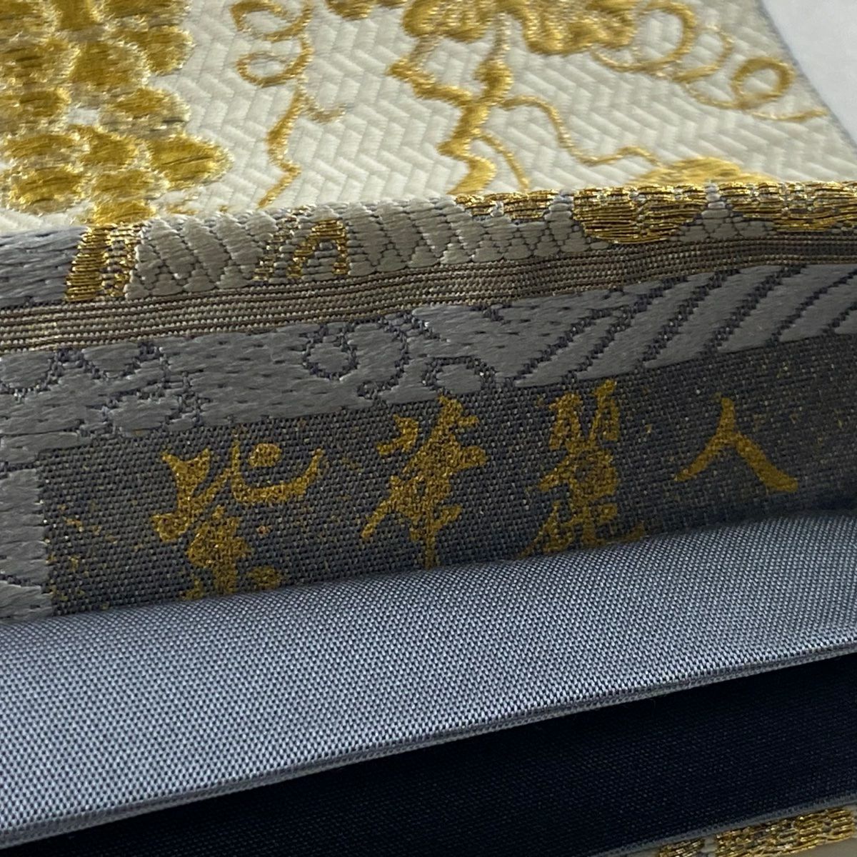 【美品】 袋帶 逸品級 じゅらく 落款あり 紫華麗人 葡萄 波 金糸 唐織 薄紫 お太鼓柄 純蠶絲