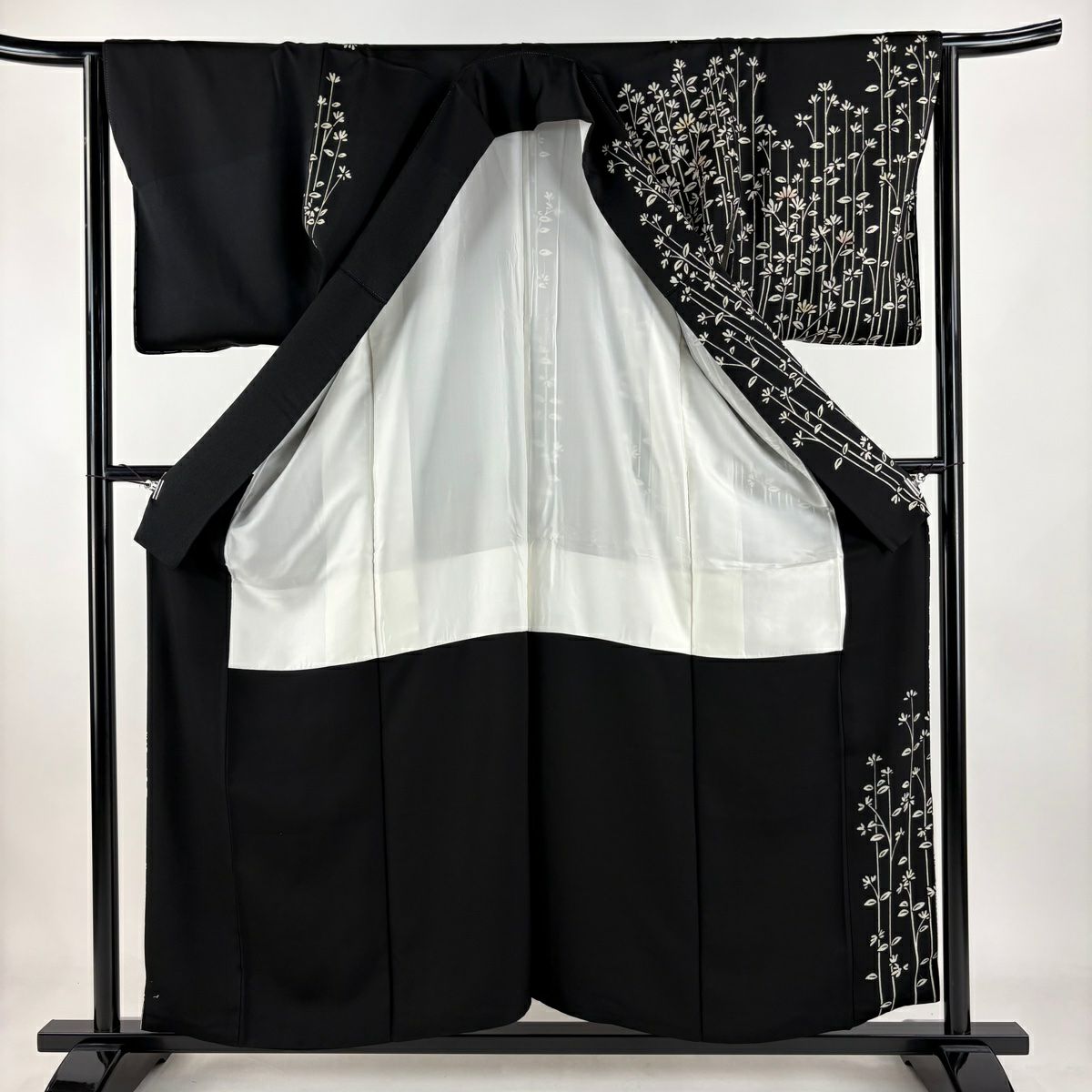 【美品】訪問服 身長157cm 袖長64cm M 雙層 帝王紫 落款 菊花花刺繡 金彩裝飾 黑色 純蠶絲 逸品級