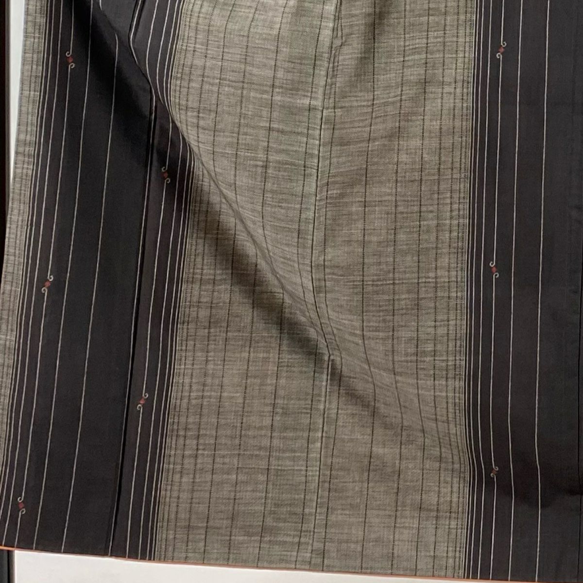 【美品】 紬織 身長153.5cm 袖長63cm S 雙層 縱條 幾何圖案 焦茶 純蠶絲 秀品級