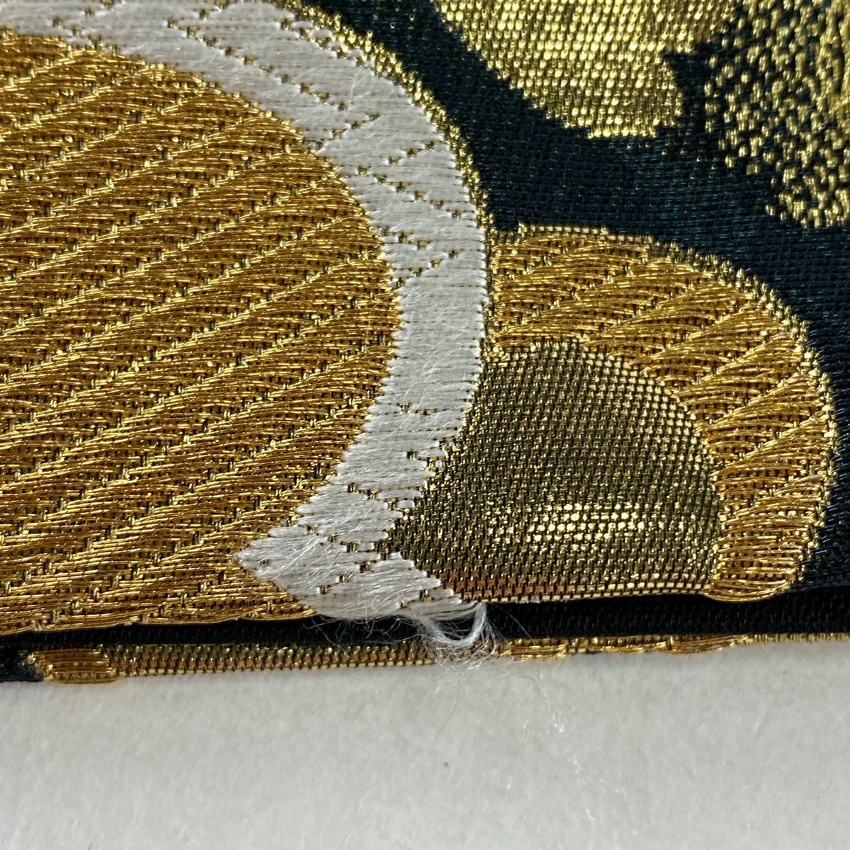 【美品】 袋帶 秀品級 献上櫻花重文 金絲 金金箔 墨色 六通 純蠶絲