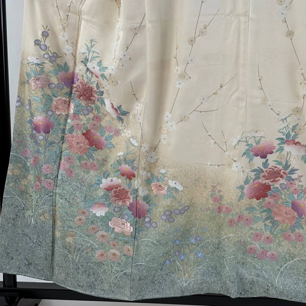 訪問服 身長156cm 袖長65.5cm M 雙層 落款あり 牡丹 草花紋刺繡 金銀彩 薄綠 純蠶絲 逸品級