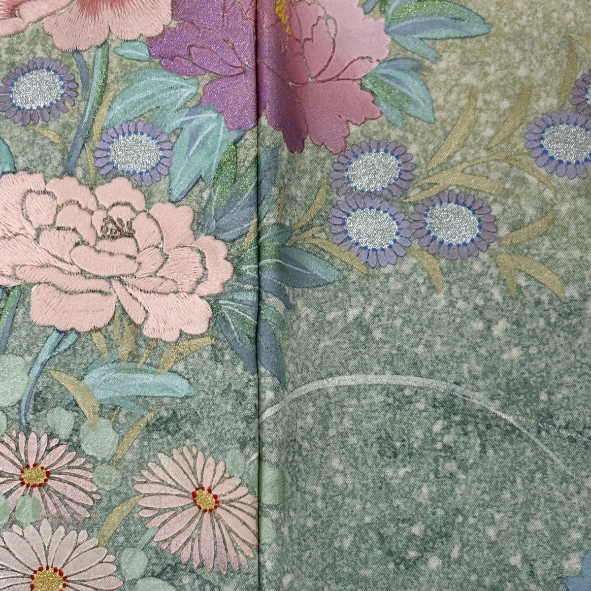 訪問服 身長156cm 袖長65.5cm M 雙層 落款あり 牡丹 草花紋刺繡 金銀彩 薄綠 純蠶絲 逸品級